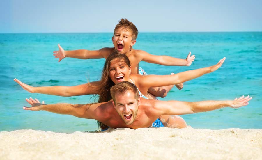 Familienurlaub in Italien und Südtirol - Familie am Strand